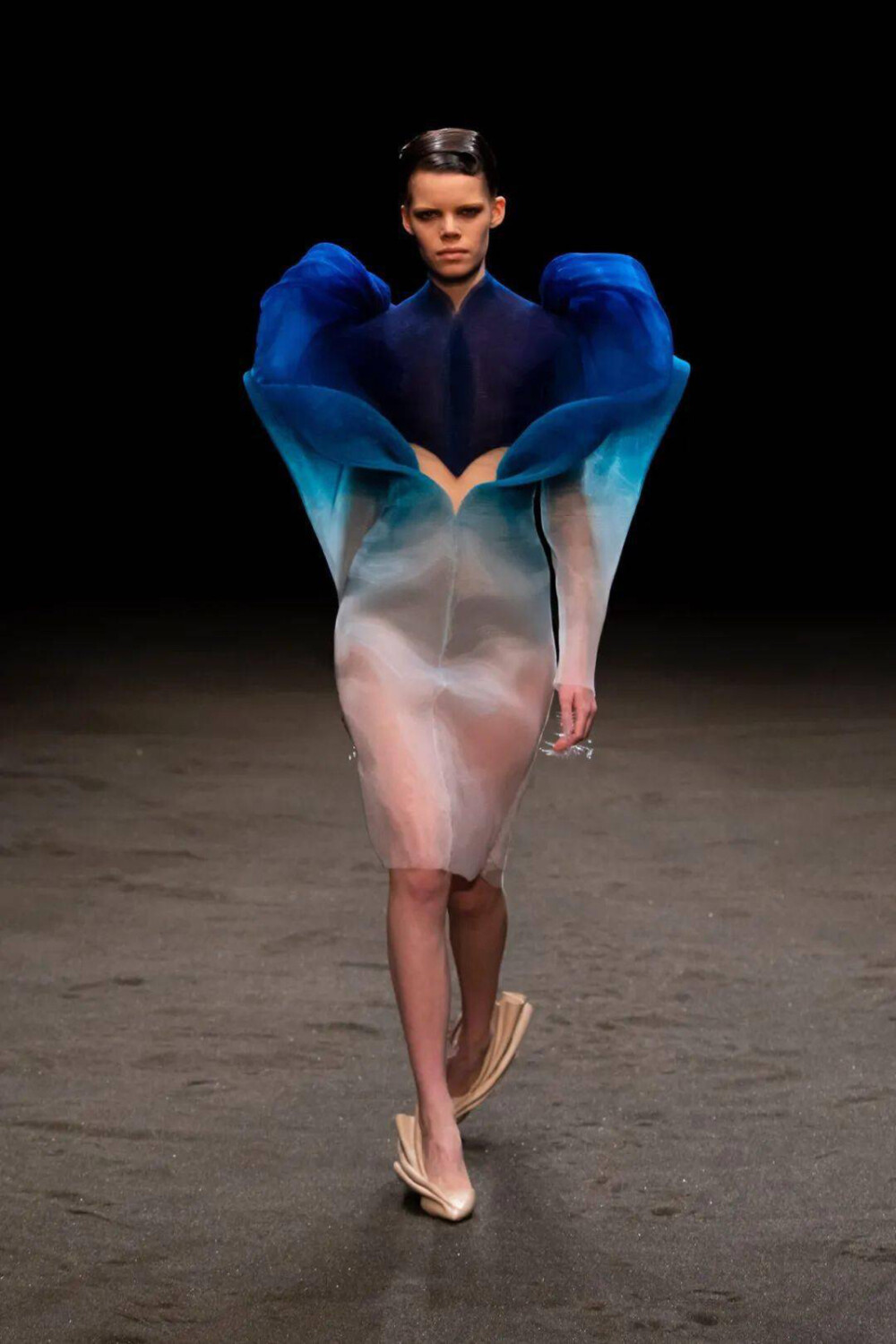 Iris van Herpen 2021ss “Roots of Rebirth”