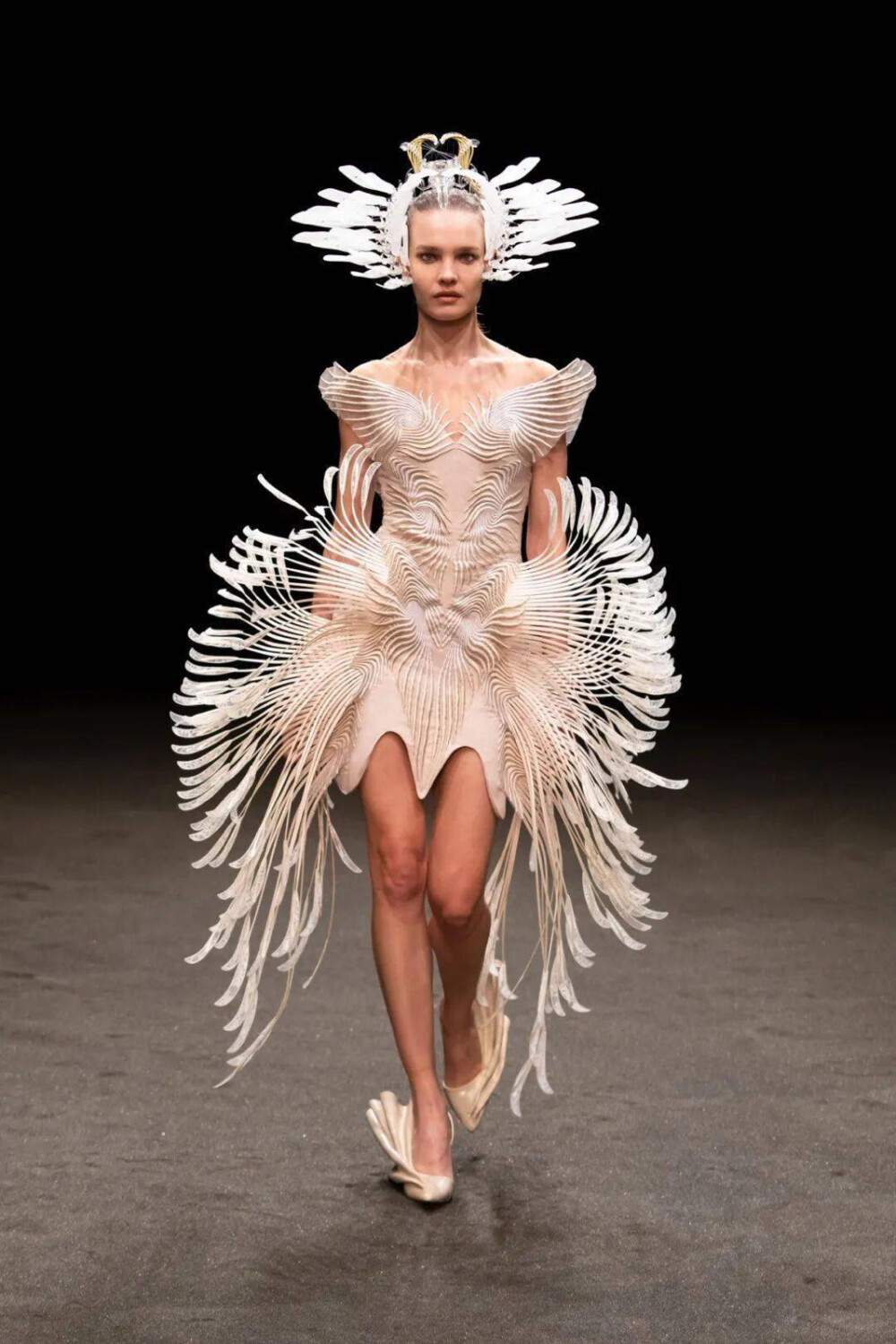 Iris van Herpen 2021ss “Roots of Rebirth”