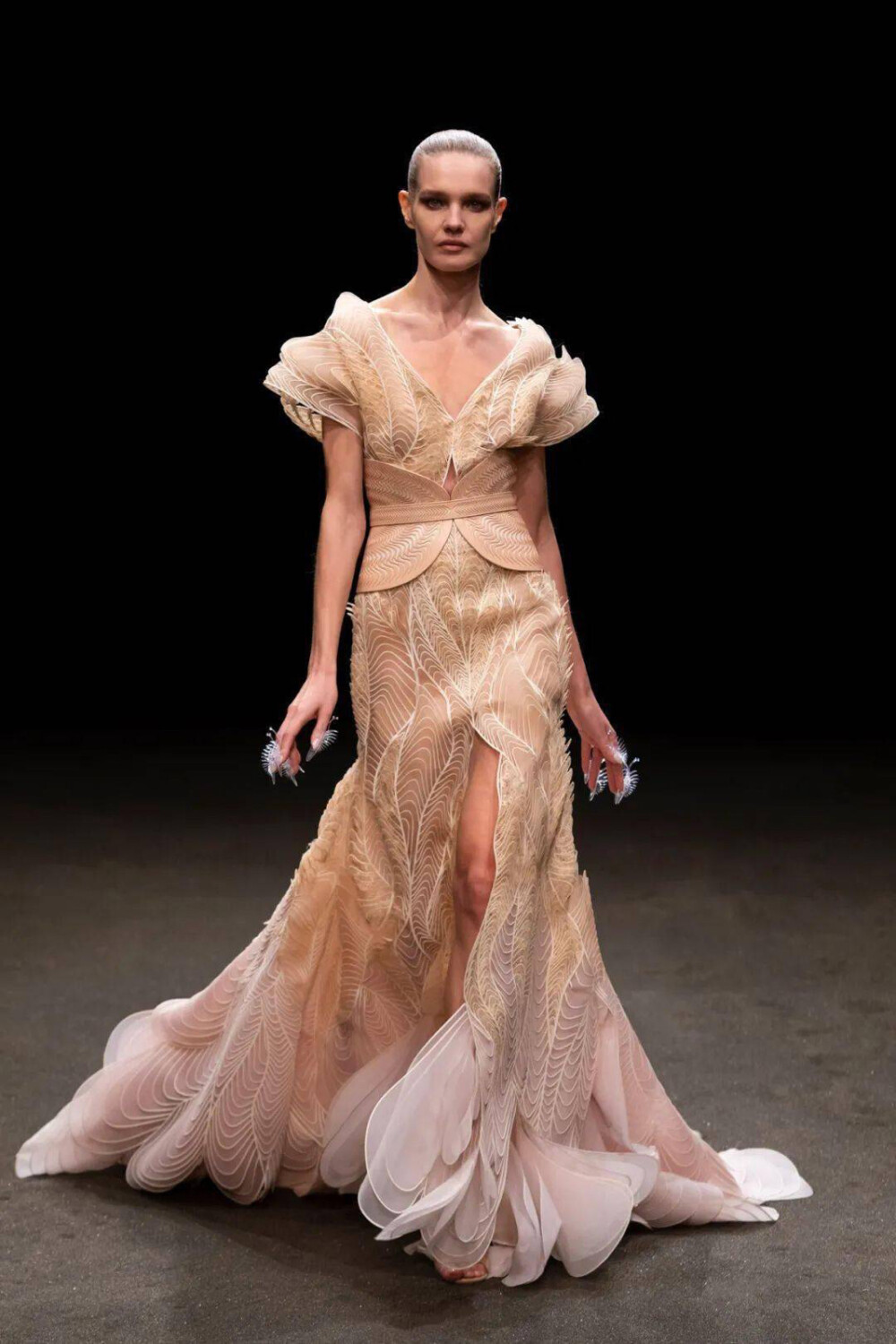 Iris van Herpen 2021ss “Roots of Rebirth”