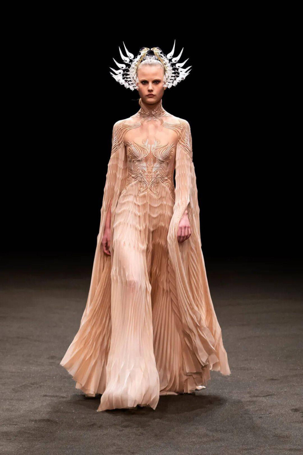 Iris van Herpen 2021ss “Roots of Rebirth”