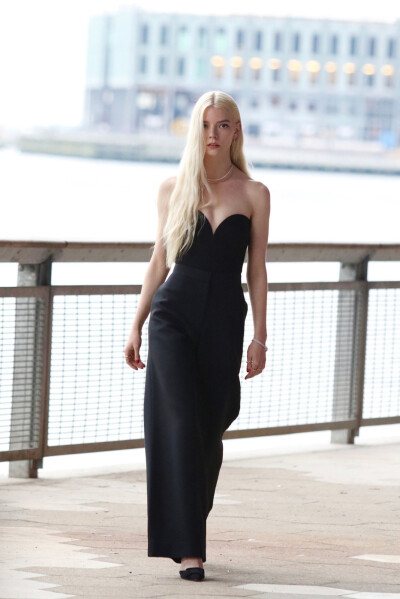 BY爱喝可乐的古娜小姐