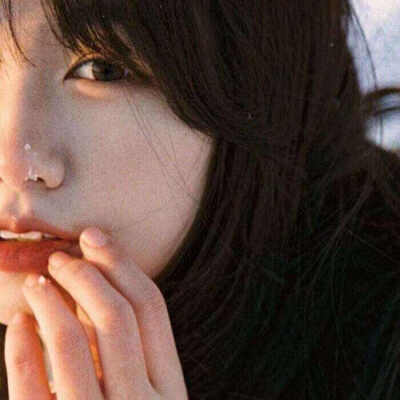 我花了好长时间说服自己 这段时间我一直在不停挣扎 自愈又崩溃