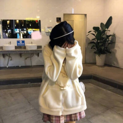 我花了好长时间说服自己 这段时间我一直在不停挣扎 自愈又崩溃