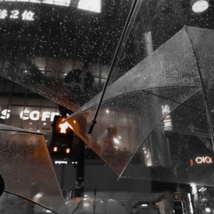 “你身边人很多好像不缺我一个”