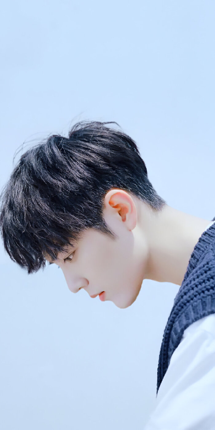 我来贡献壁纸勒!肖战《听风》杂志电子刊图!yyds!