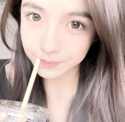 二传记得我叫皇小韵.礼貌拿图.自调滤镜