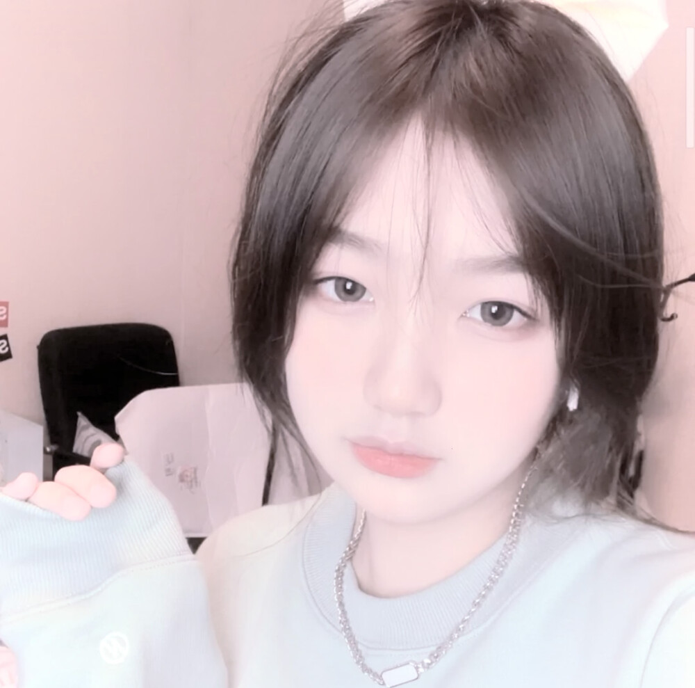 二传记得我叫皇小韵.礼貌拿图.自调滤镜