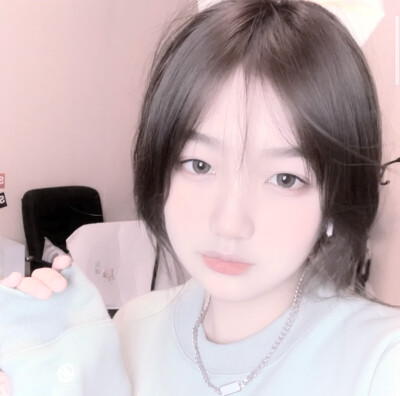 二传记得我叫皇小韵.礼貌拿图.自调滤镜