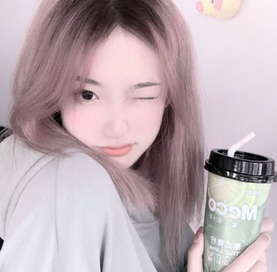 二传记得我叫皇小韵.礼貌拿图.自调滤镜