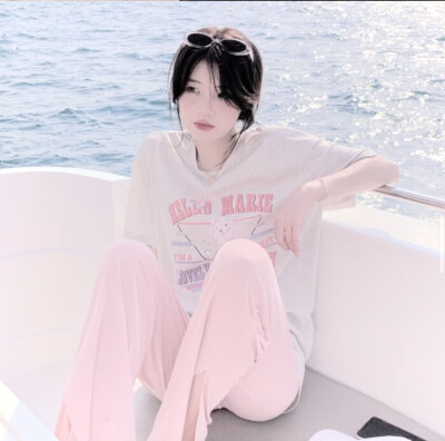 二传记得我叫皇小韵.礼貌拿图.自调滤镜