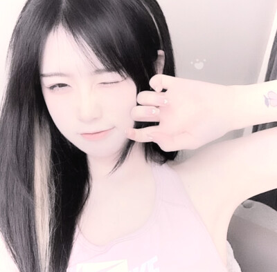 二传记得我叫皇小韵.礼貌拿图.自调滤镜