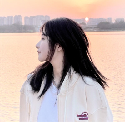 二传记得我叫皇小韵.礼貌拿图.自调滤镜