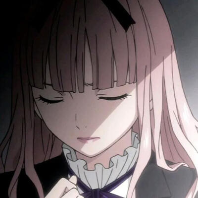 我不敢先说我爱你 我怕你以为这是场游戏
