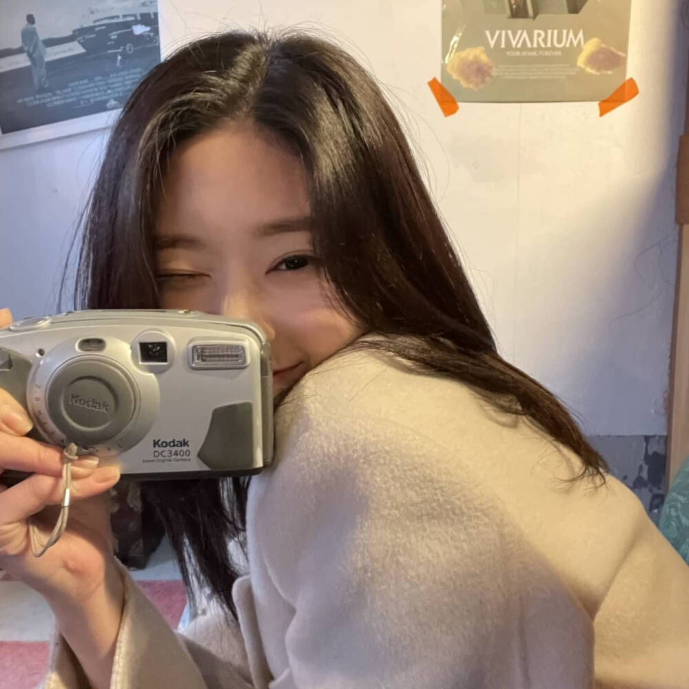 Min Ju
Camera