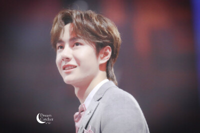 ✨越过天光遇见你，就是我白日梦的尽头✨ cr:logo