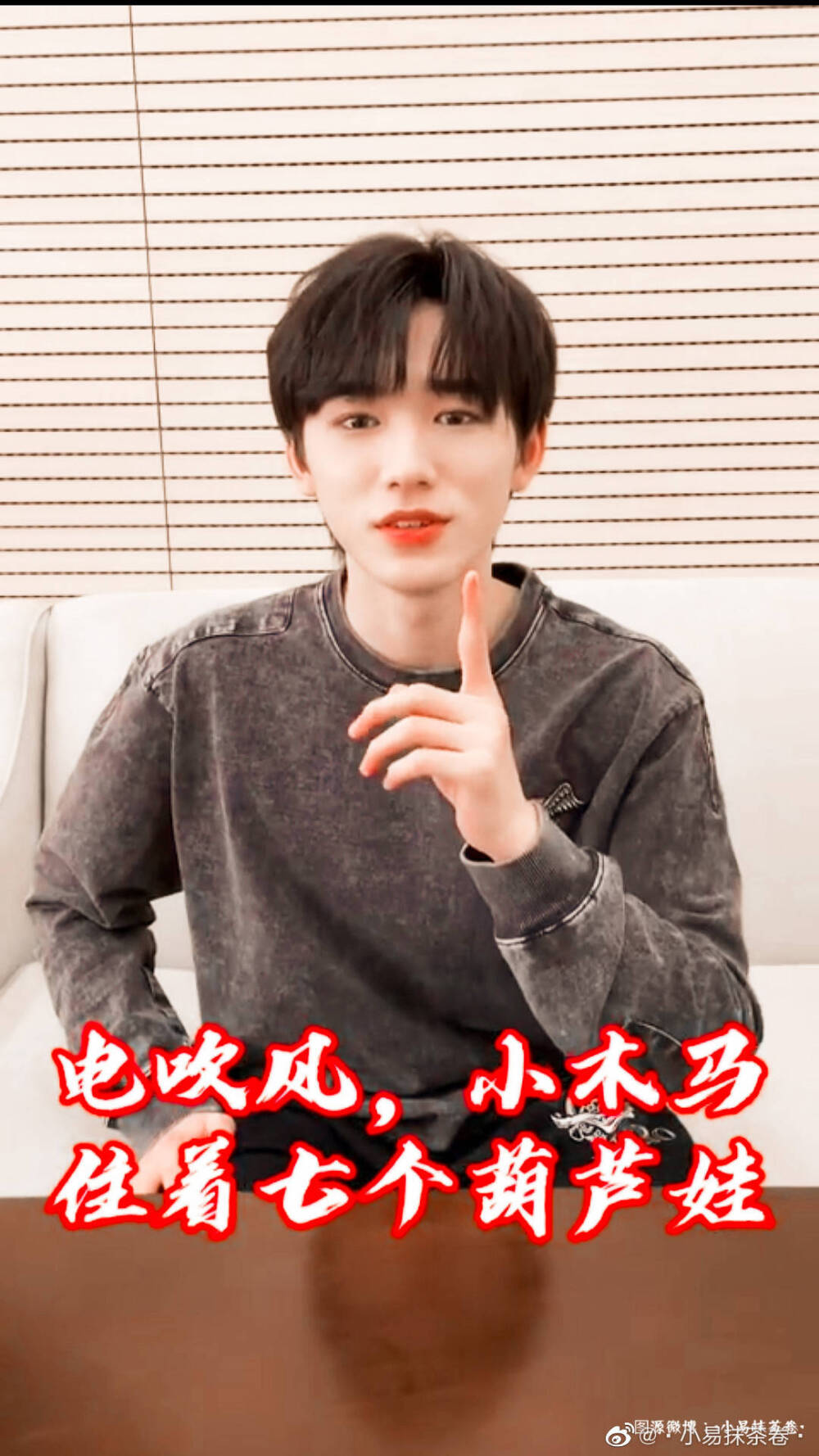 愿那个眼里含着星辰大海的男孩，一直走在开满鲜花的路上。