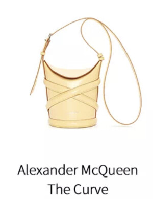 The Curve来自Alexander McQueen 2021春夏系列