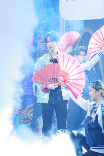 190210 天天向上 @UNIQ-王一博 ?汉唐风也是帅出新高度? cr:logo