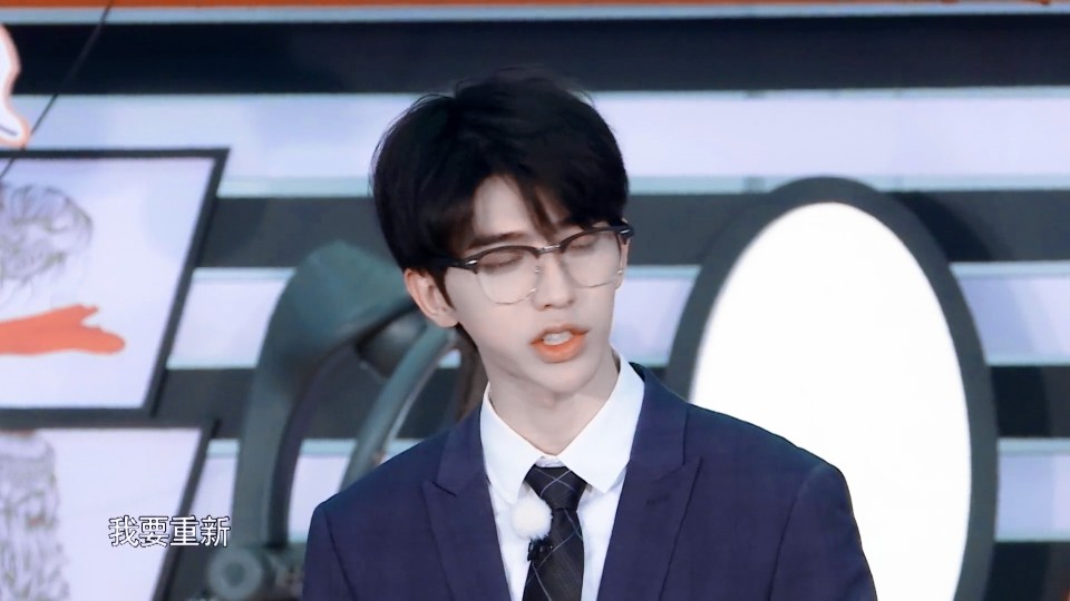 蔡徐坤连续帧
蔡丞汀
cr. 不修神仙