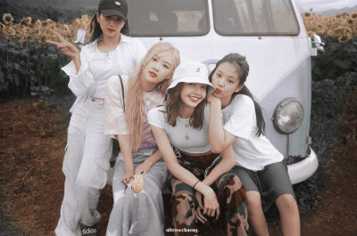 BLACKPINK
cr.ultrosechaeng