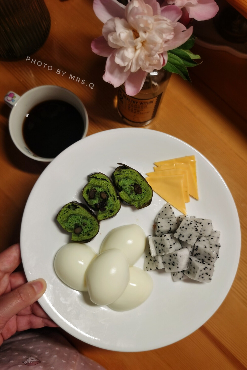 2021.4.23早餐☁️
碱水抹茶红豆包+水煮蛋白+火龙果+低脂奶酪+无糖黑咖啡