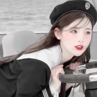  · 真っ暗の海面
