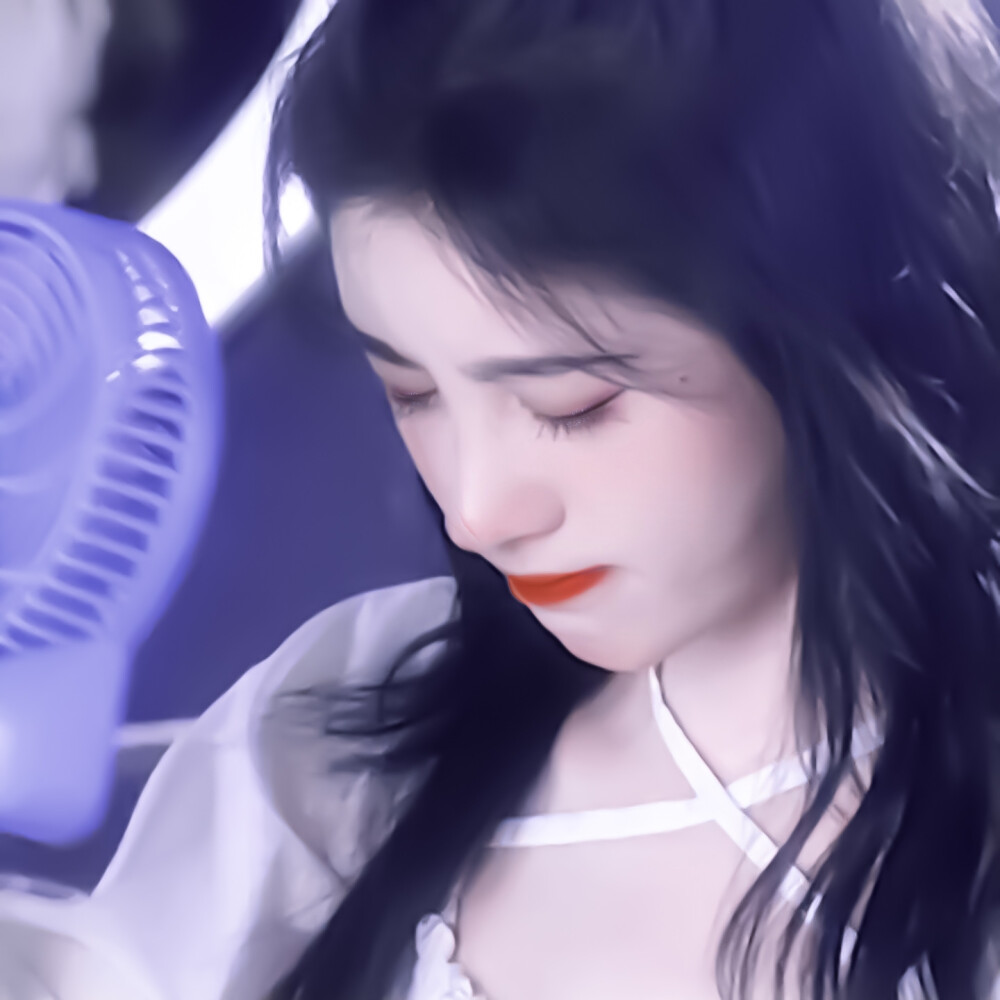 鞠婧祎‖komorebi cr亓官妍
我要去宇宙了，回来摘星星给你