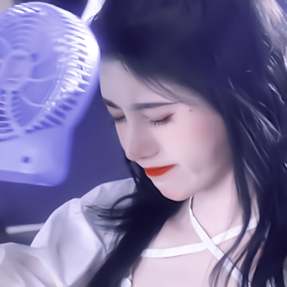 鞠婧祎‖komorebi cr亓官妍
我要去宇宙了，回来摘星星给你