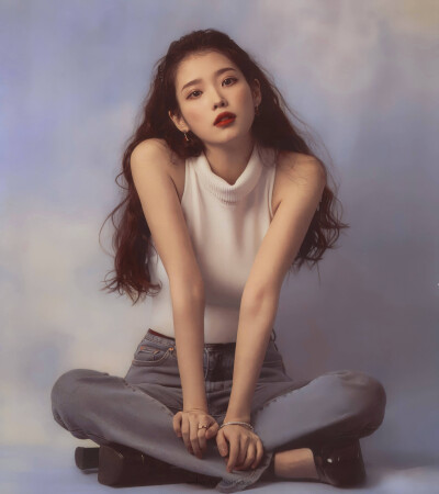 IU | 正规五辑内页扫图
cr:边五爷