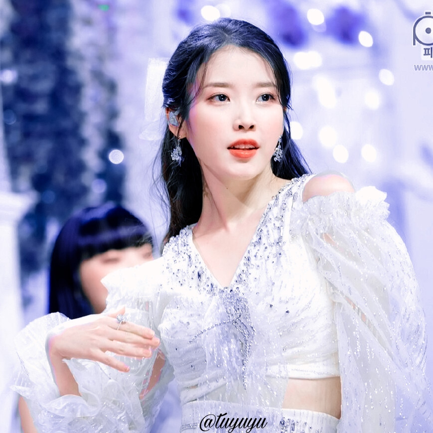 iu/李智恩?
