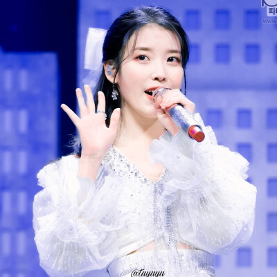 iu/李智恩?
