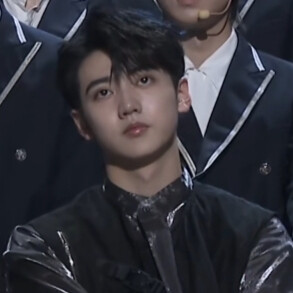 何焉悦色可二改
二改标明顾雨曦