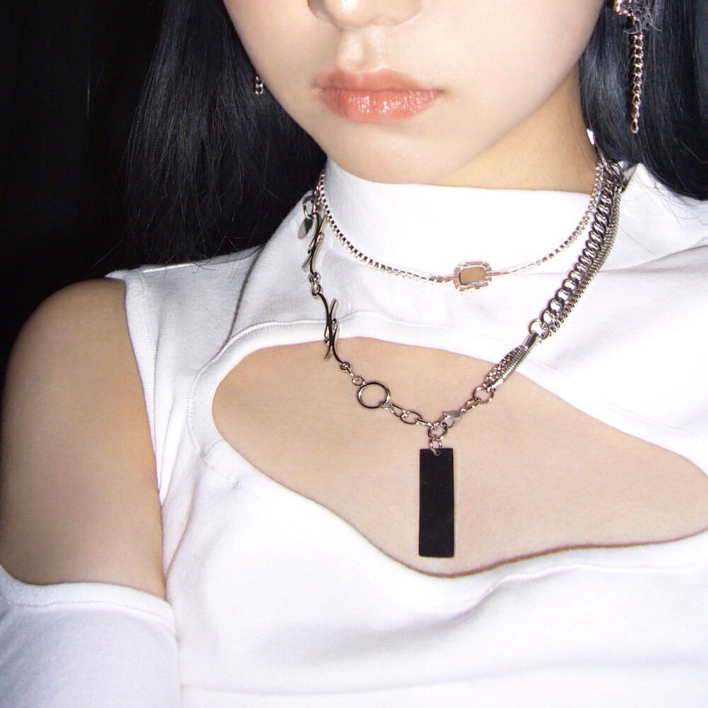 女头。不露脸。