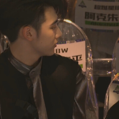 何焉悦色可二改
二改标明顾雨曦