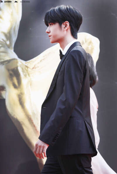 190426 第十届导协年度表彰大会 @UNIQ-王一博 ♡小师哥～你好！♡ cr:logo