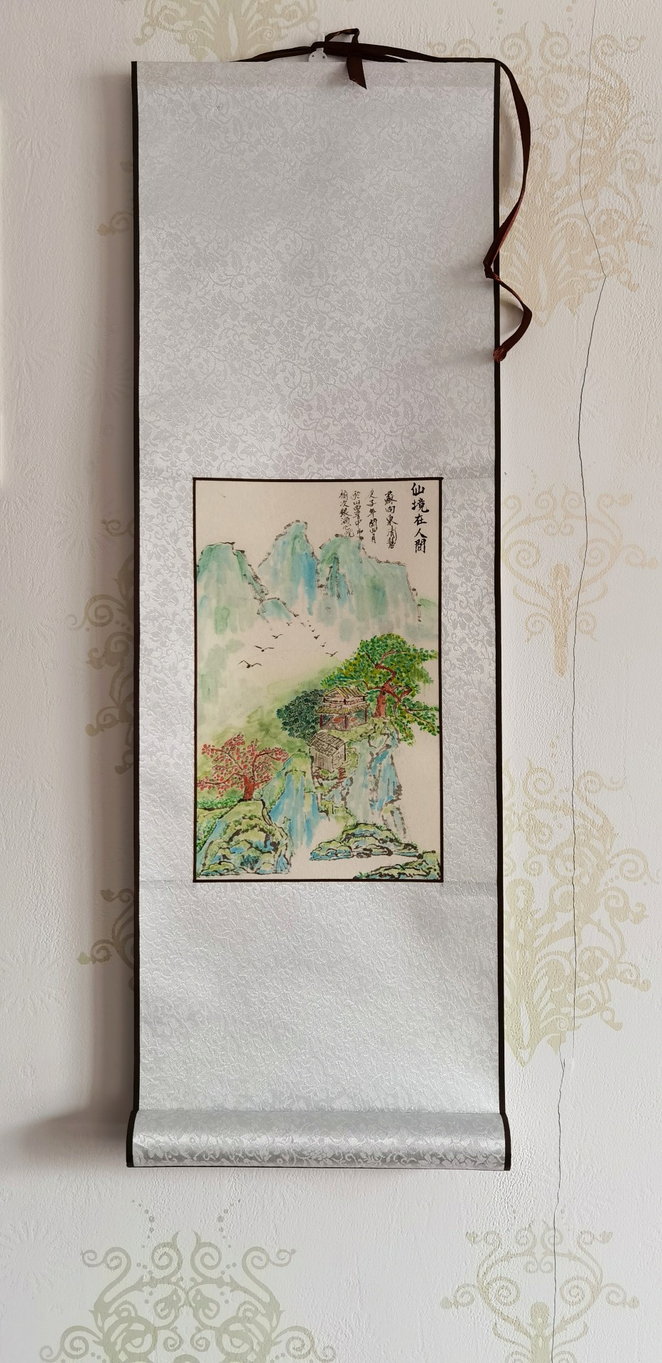 山水画作品“仙境在人间”
清慧居士山水画作品“仙境在人间”
挂轴装裱，尺寸70X24cm
苏向东号清慧系2020年艺巡中华“盛世中国杯”全国书画大赛三等奖得主。
本幅作品已经获得唯一对应的《数字作品区块链存证证书》作为版权保护，并经过公正。