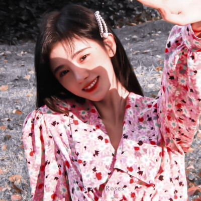 你们会喜欢这组吗 或许可以当150f粉福（？）哦谢谢 已经被自己敷衍到了
鞠婧祎 / 许莳