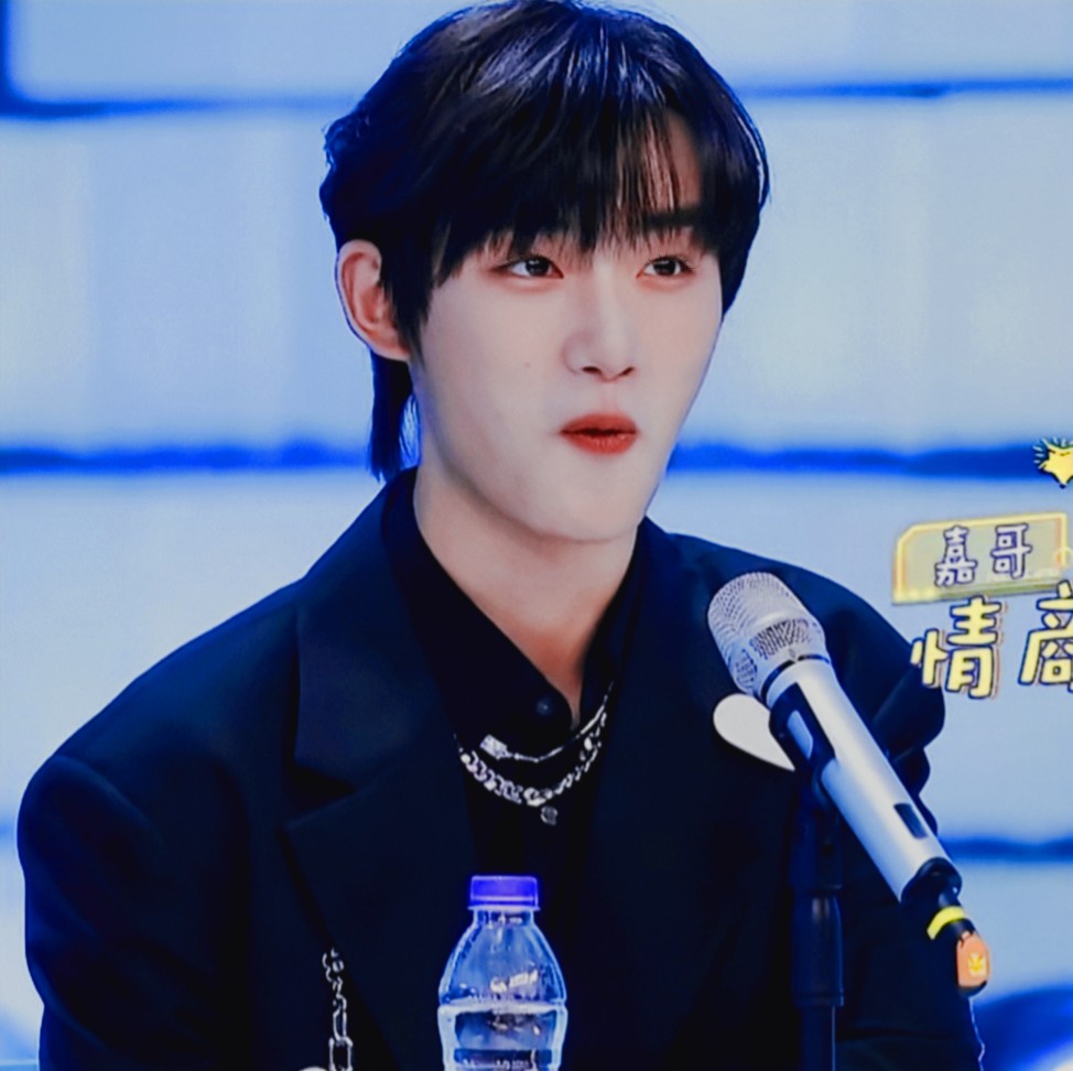 •丁程鑫
所以是帅气哥哥还是可爱弟弟