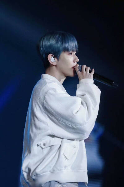 蓝发BAEKHYUN