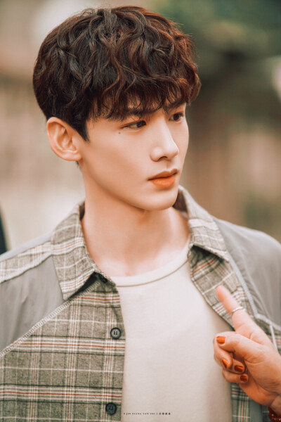 白敬亭•八零九零