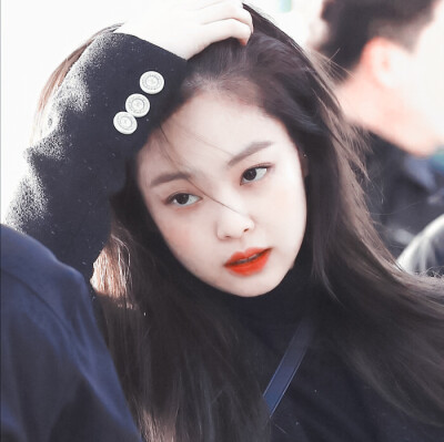 ·JENNIE
Tal vez sea la última vez que nos veamos, mejor nunca más.
注明xooy
cr.新闻图