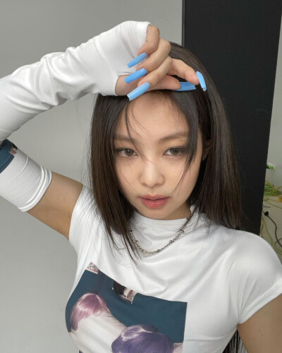 Jennie更新ins