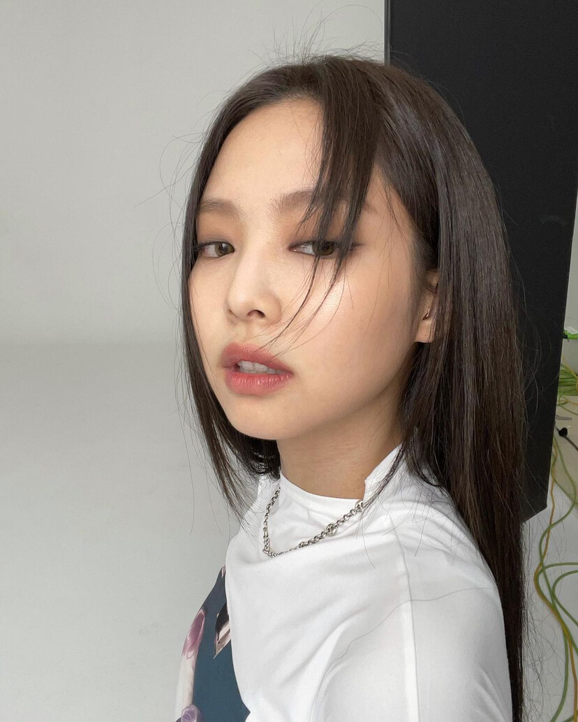 Jennie更新ins