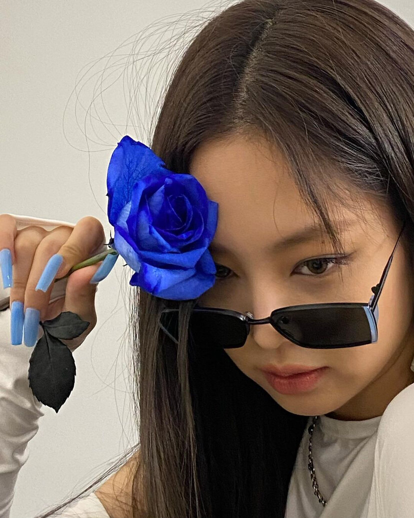 Jennie更新ins