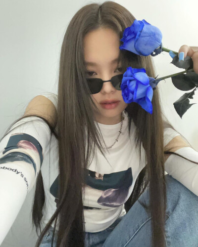 Jennie更新ins