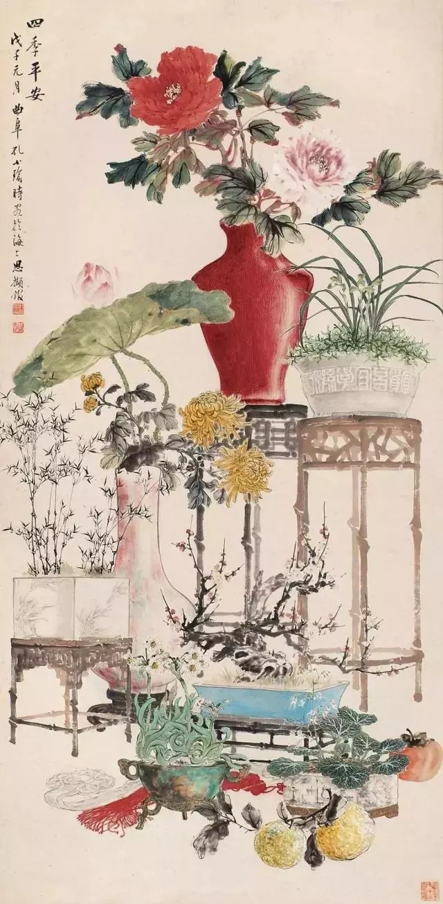 孔小瑜（1899－1984），原名宪英，生于慈溪庄桥孔家村。
擅长花卉博古，追求形象逼真，笔意松动逸格。并刻苦练就了强记默写的本领，从三代青铜器外，广涉人物、翎毛、走兽、鱼虫手到形俱，呼之欲出，无所不精。其博古画与张善孖的虎、熊松泉的狮并称。其出众的表现力人称任佰年后第一人，为“海上画派”代表之一。