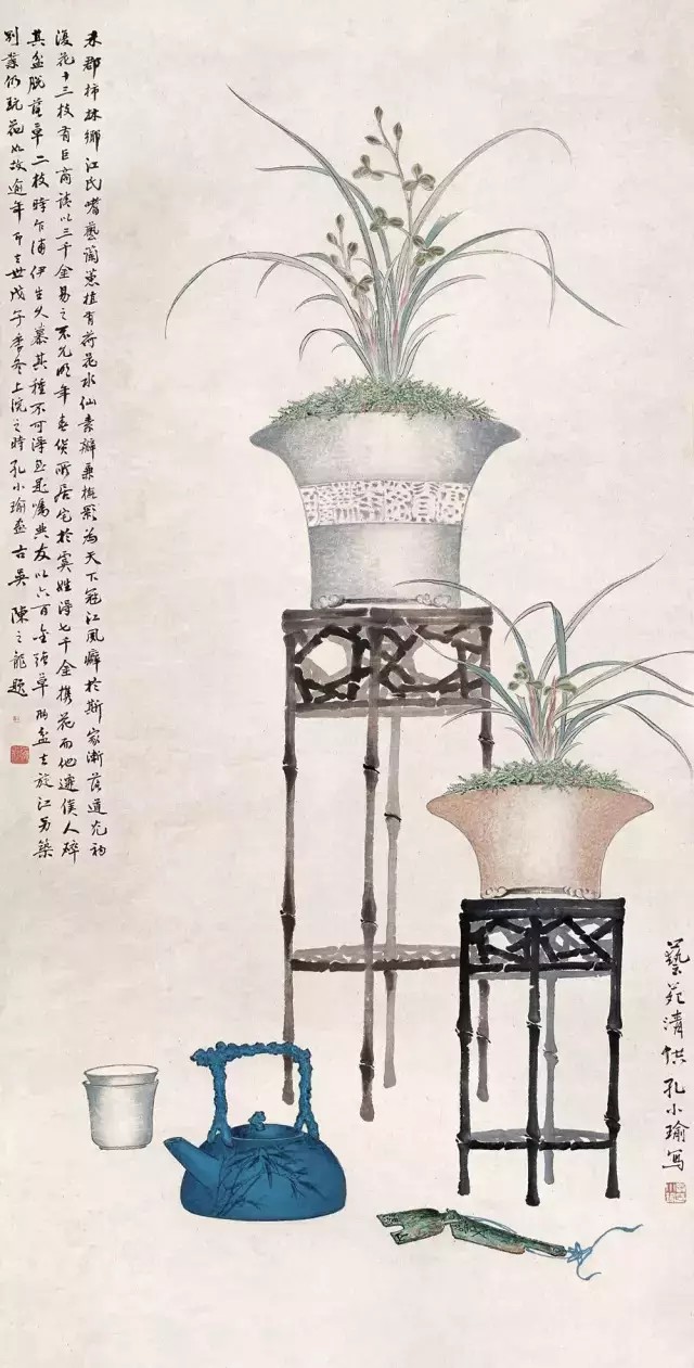 孔小瑜（1899－1984），原名宪英，生于慈溪庄桥孔家村。
擅长花卉博古，追求形象逼真，笔意松动逸格。并刻苦练就了强记默写的本领，从三代青铜器外，广涉人物、翎毛、走兽、鱼虫手到形俱，呼之欲出，无所不精。其博古画与张善孖的虎、熊松泉的狮并称。其出众的表现力人称任佰年后第一人，为“海上画派”代表之一。