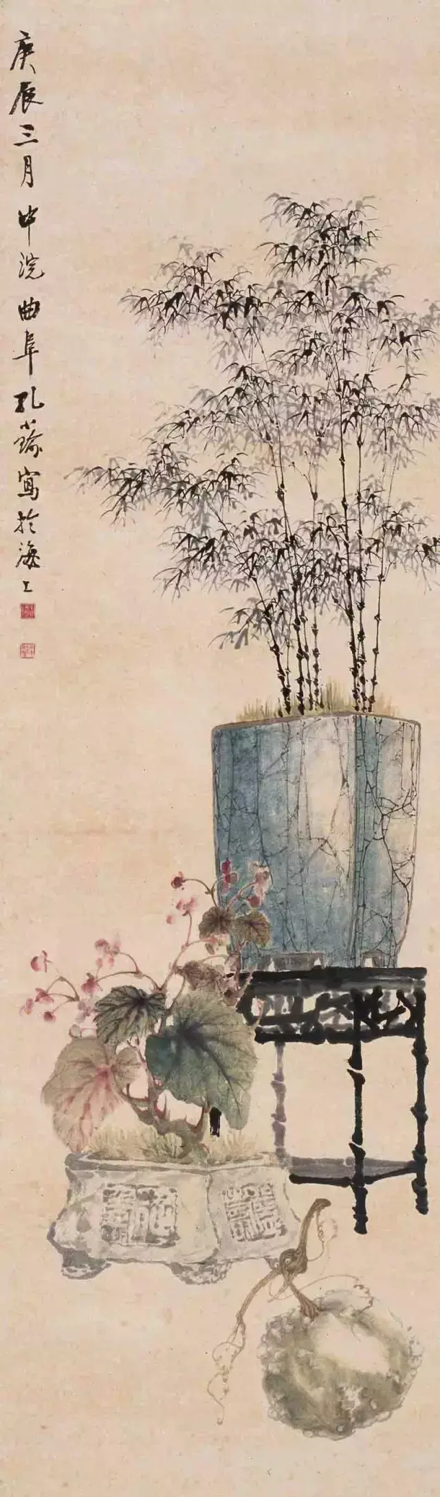 孔小瑜（1899－1984），原名宪英，生于慈溪庄桥孔家村。
擅长花卉博古，追求形象逼真，笔意松动逸格。并刻苦练就了强记默写的本领，从三代青铜器外，广涉人物、翎毛、走兽、鱼虫手到形俱，呼之欲出，无所不精。其博古画与张善孖的虎、熊松泉的狮并称。其出众的表现力人称任佰年后第一人，为“海上画派”代表之一。