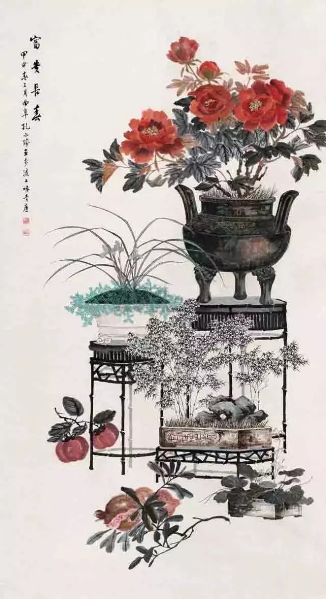 孔小瑜（1899－1984），原名宪英，生于慈溪庄桥孔家村。
擅长花卉博古，追求形象逼真，笔意松动逸格。并刻苦练就了强记默写的本领，从三代青铜器外，广涉人物、翎毛、走兽、鱼虫手到形俱，呼之欲出，无所不精。其博古画与张善孖的虎、熊松泉的狮并称。其出众的表现力人称任佰年后第一人，为“海上画派”代表之一。