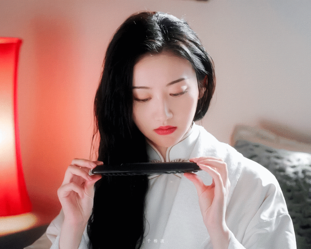 景甜 | 司藤
cr:千椿渡